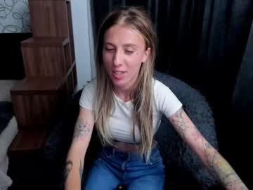 Depressed girl Deidi_sweet frenetically fucks with inventive fist on adult cam